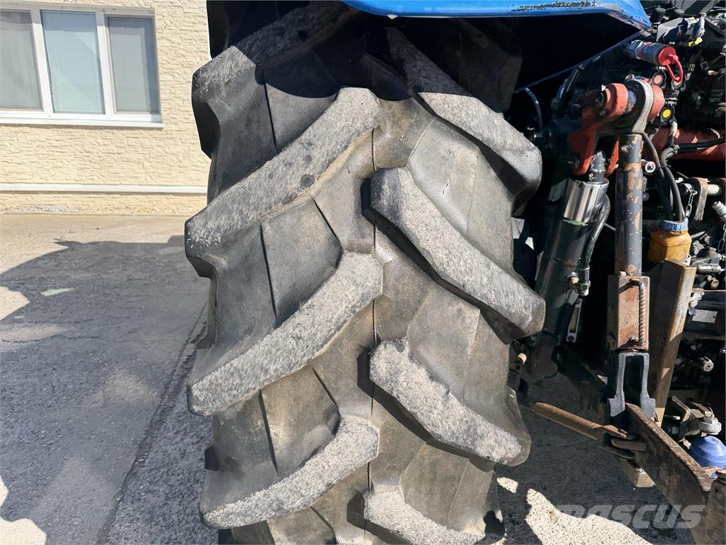 New Holland Iný model VIN 135 Трактори