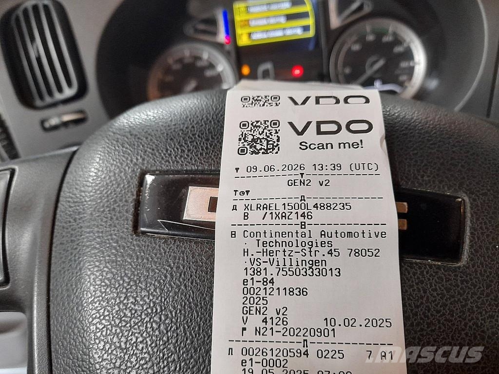 DAF LF 210 11.9T LIFT CURTAIN R Camiones caja cerrada