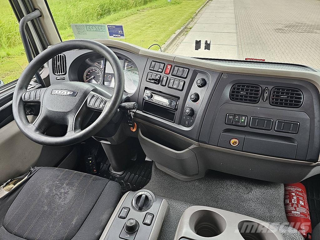 DAF LF 210 11.9T LIFT CURTAIN R Camiones caja cerrada