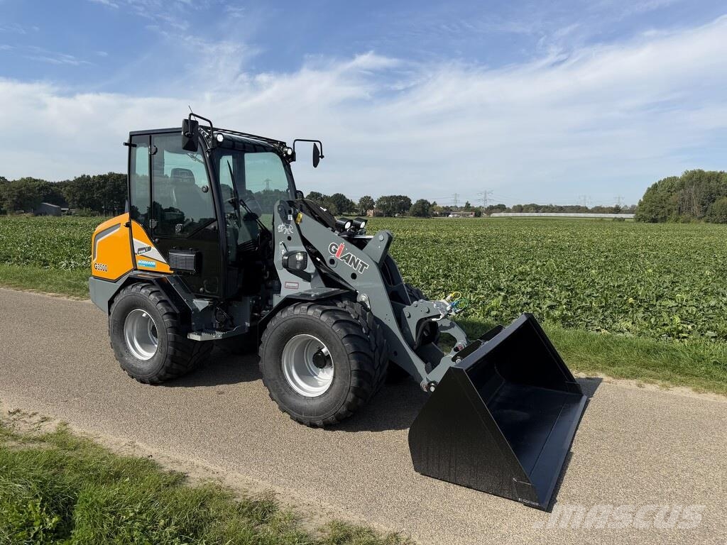GiANT G3500 shovel 2026 77 uur DEMO €899 LEASE Pyöräkuormaajat