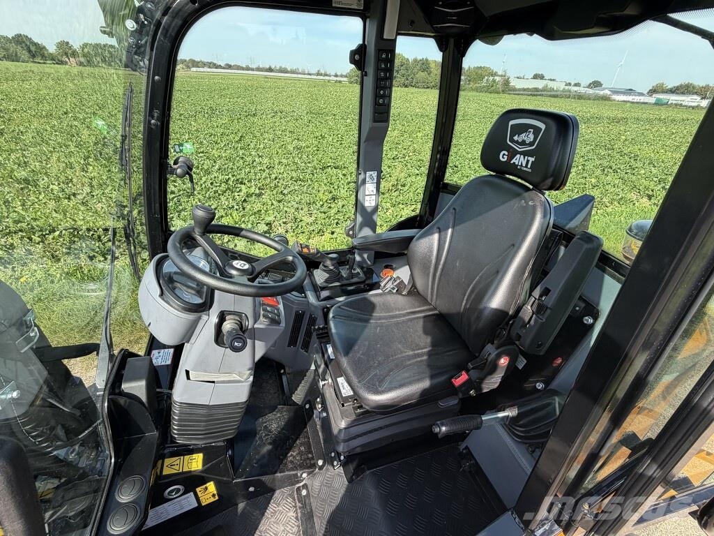 GiANT G3500 shovel 2026 77 uur DEMO €899 LEASE Pyöräkuormaajat