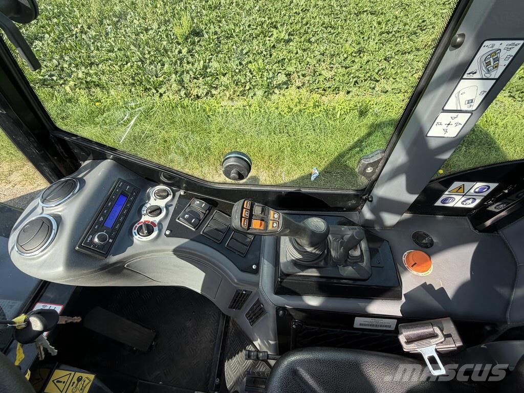GiANT G3500 shovel 2026 77 uur DEMO €899 LEASE Pyöräkuormaajat