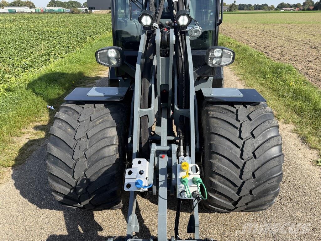 GiANT G3500 shovel 2026 77 uur DEMO €899 LEASE Pyöräkuormaajat