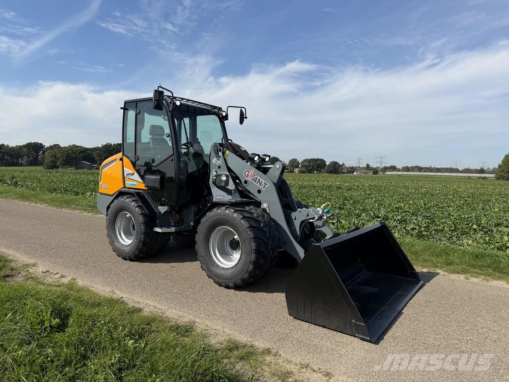 GiANT G3500 shovel 2026 77 uur DEMO €899 LEASE Pyöräkuormaajat