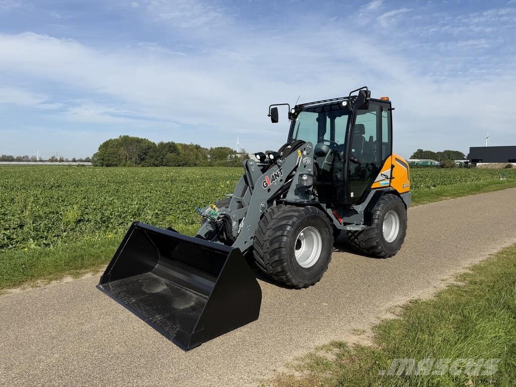 GiANT G3500 shovel 2026 77 uur DEMO €899 LEASE Pyöräkuormaajat