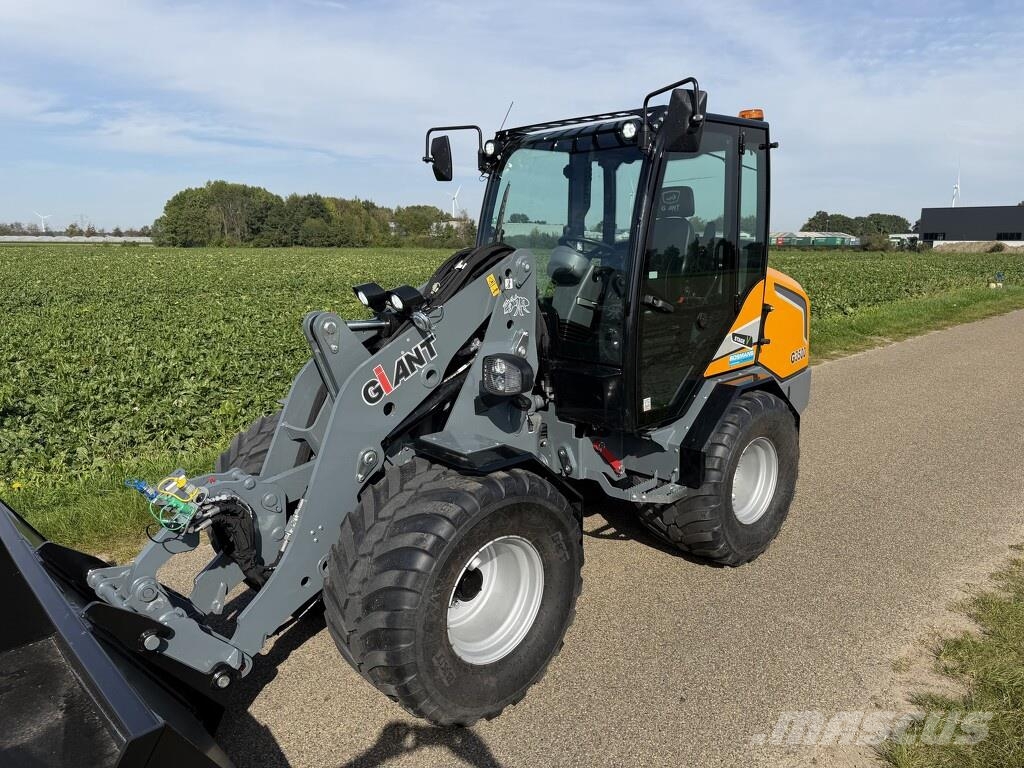 GiANT G3500 shovel 2026 77 uur DEMO €899 LEASE Pyöräkuormaajat