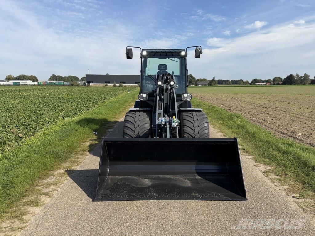 GiANT G3500 shovel 2026 77 uur DEMO €899 LEASE Pyöräkuormaajat