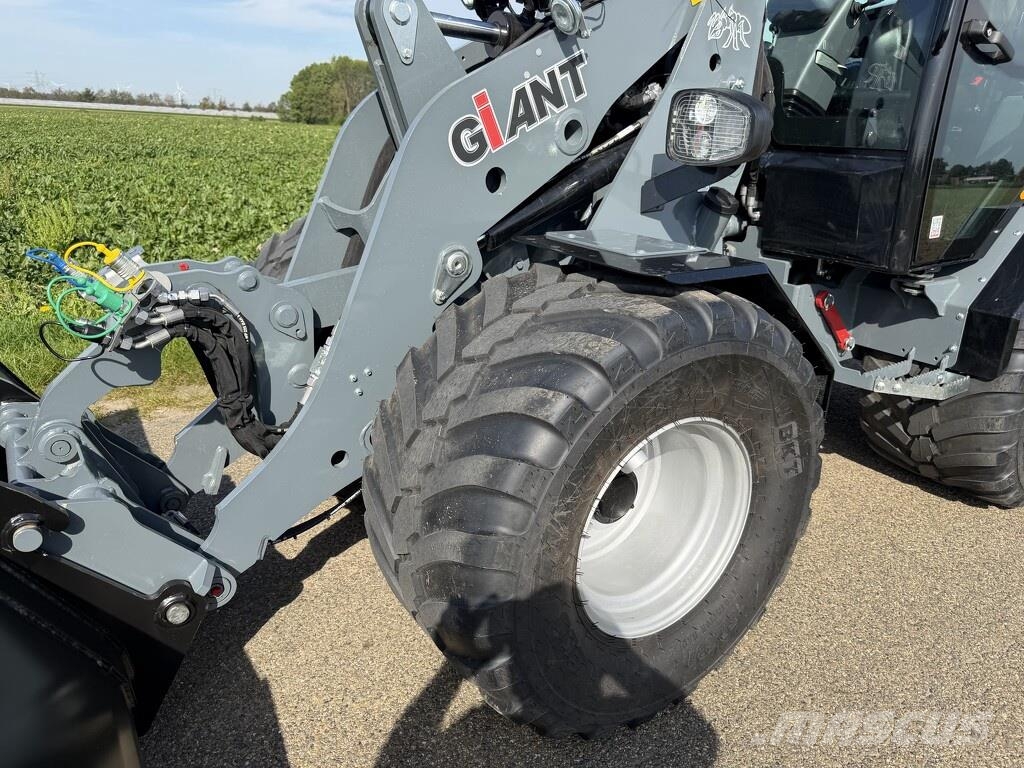 GiANT G3500 shovel 2026 77 uur DEMO €899 LEASE Pyöräkuormaajat