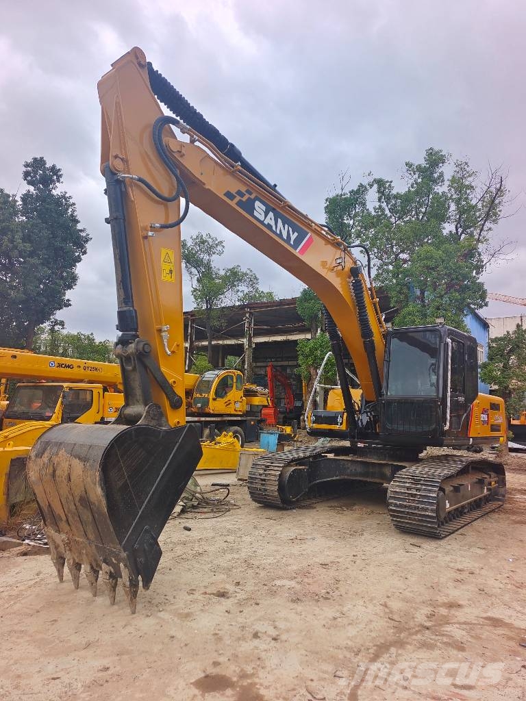 Sany 215C 3000 units excavators in stock Kāpurķēžu ekskavatori