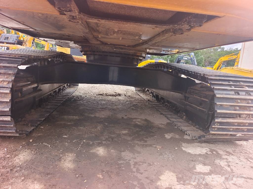 Sany 215C 3000 units excavators in stock Kāpurķēžu ekskavatori