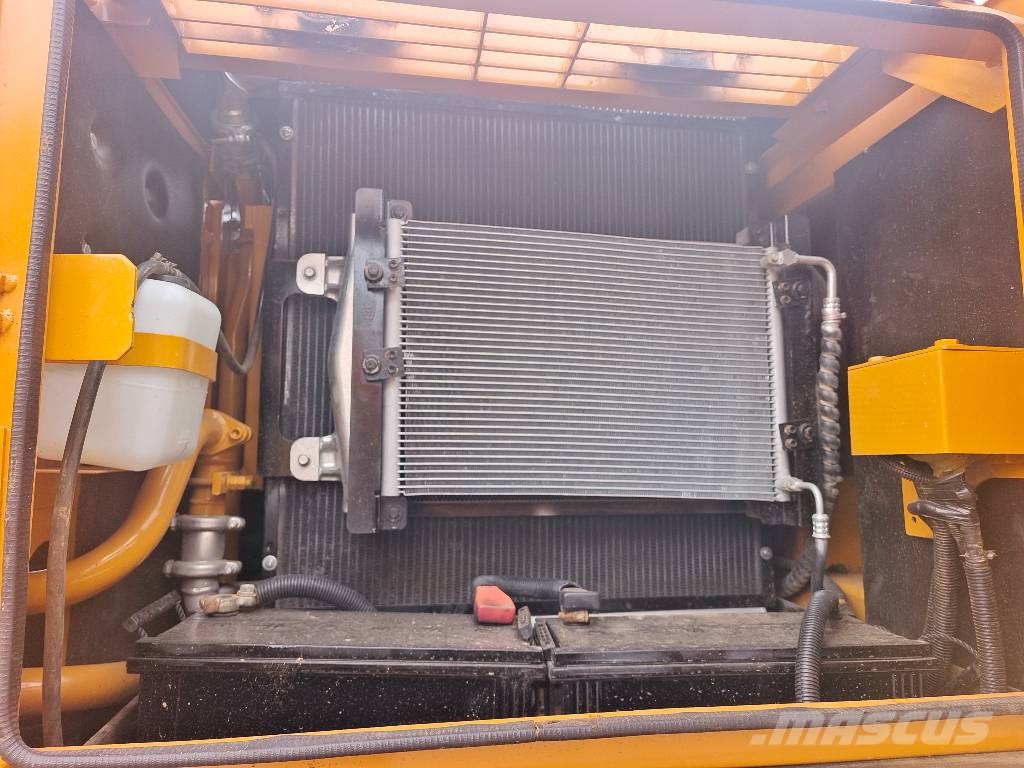 Sany 215C 3000 units excavators in stock Kāpurķēžu ekskavatori