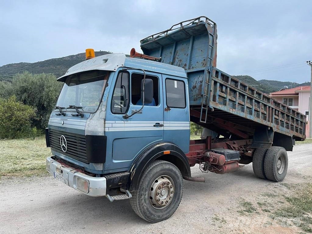Mercedes-Benz 1932 4x2 شاحنات قلابة