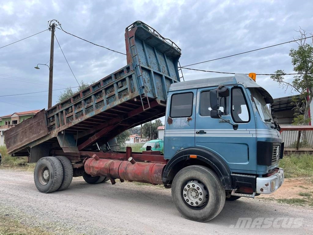 Mercedes-Benz 1932 4x2 شاحنات قلابة