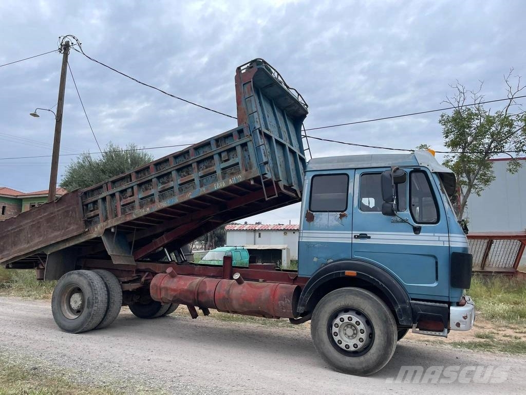 Mercedes-Benz 1932 4x2 شاحنات قلابة