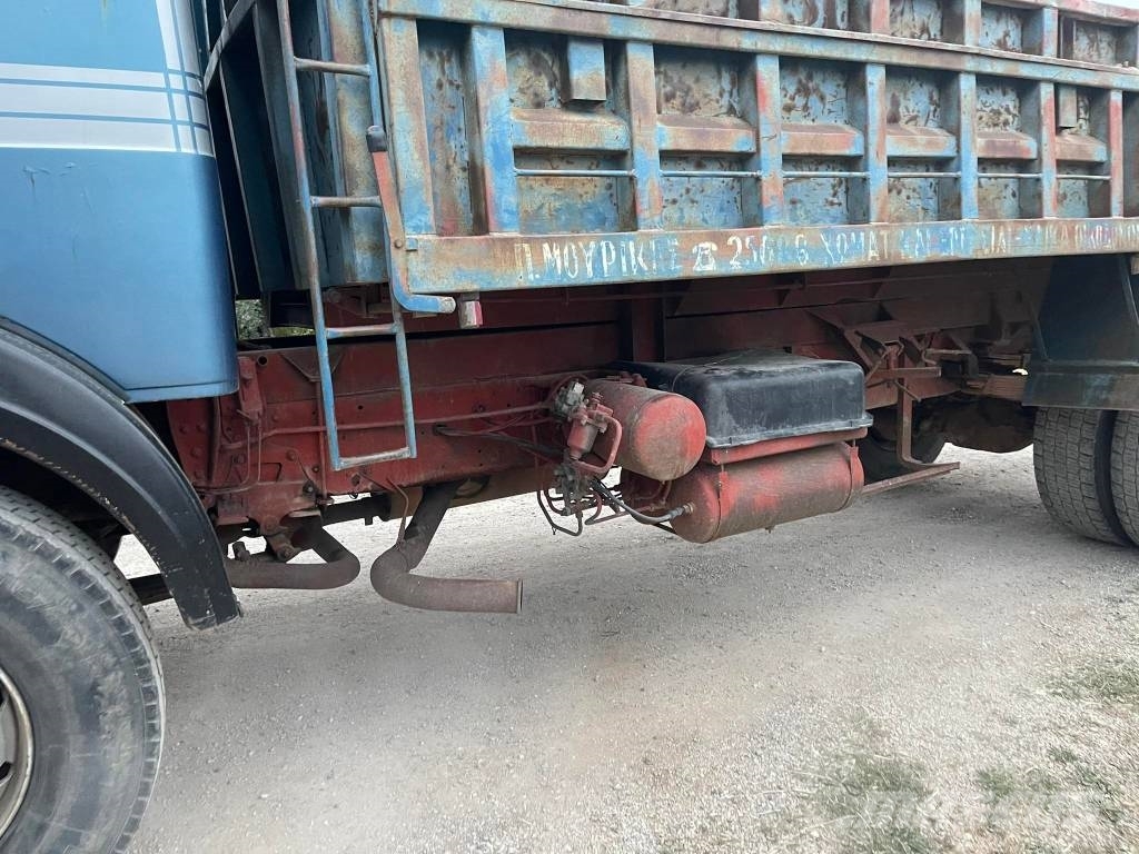 Mercedes-Benz 1932 4x2 شاحنات قلابة