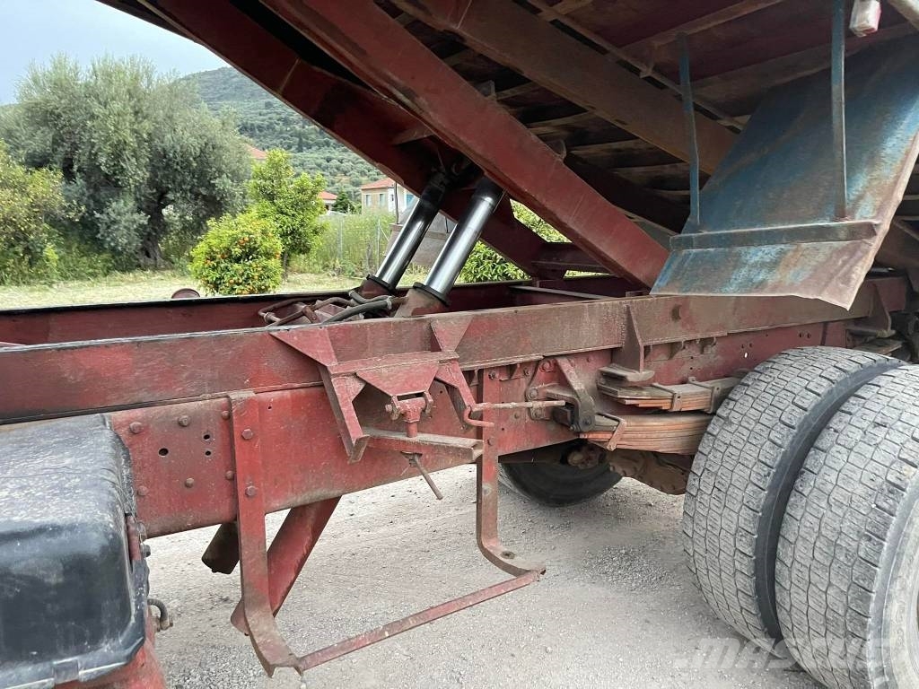 Mercedes-Benz 1932 4x2 شاحنات قلابة