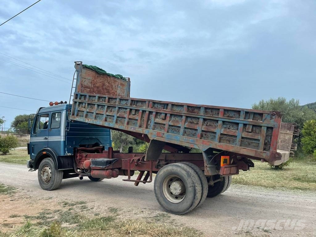 Mercedes-Benz 1932 4x2 شاحنات قلابة