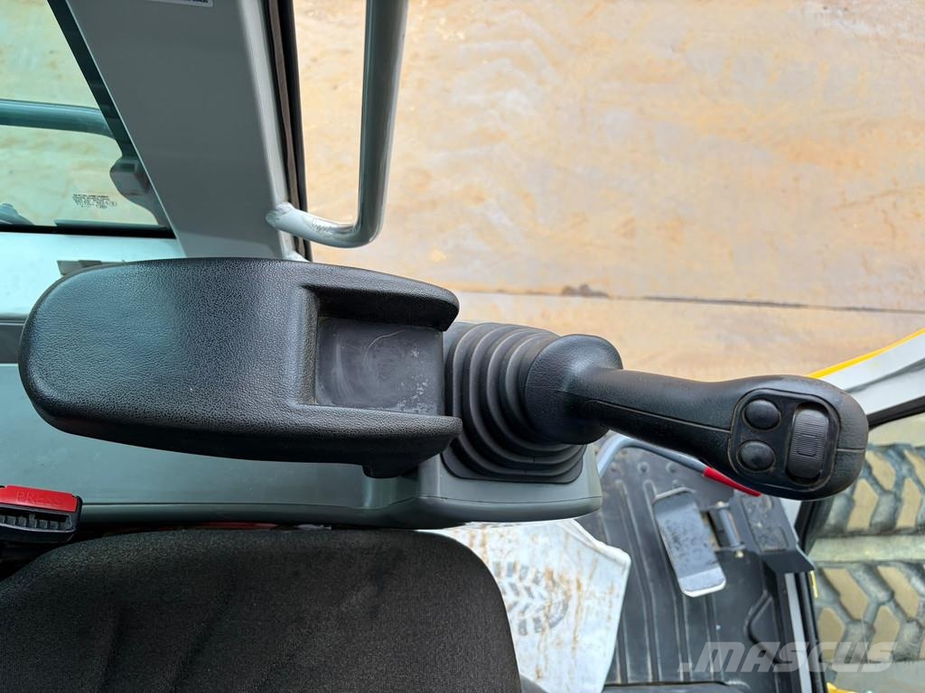 Takeuchi TB295W-1 Midi excavators  7t - 12t