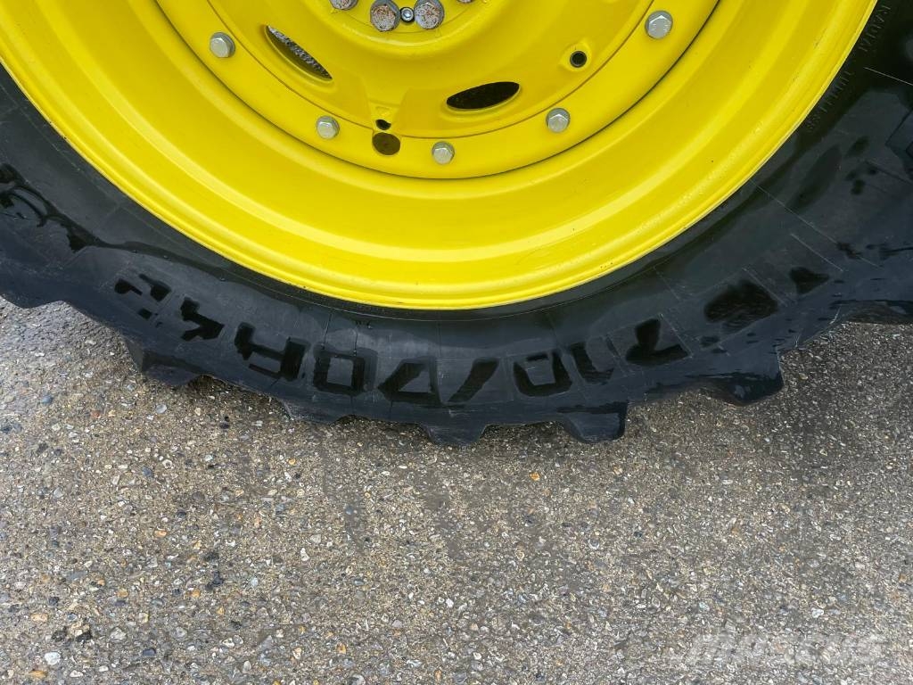 John Deere 7R 250 الجرارات