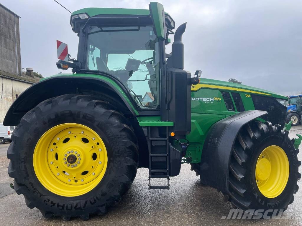 John Deere 7R 250 الجرارات