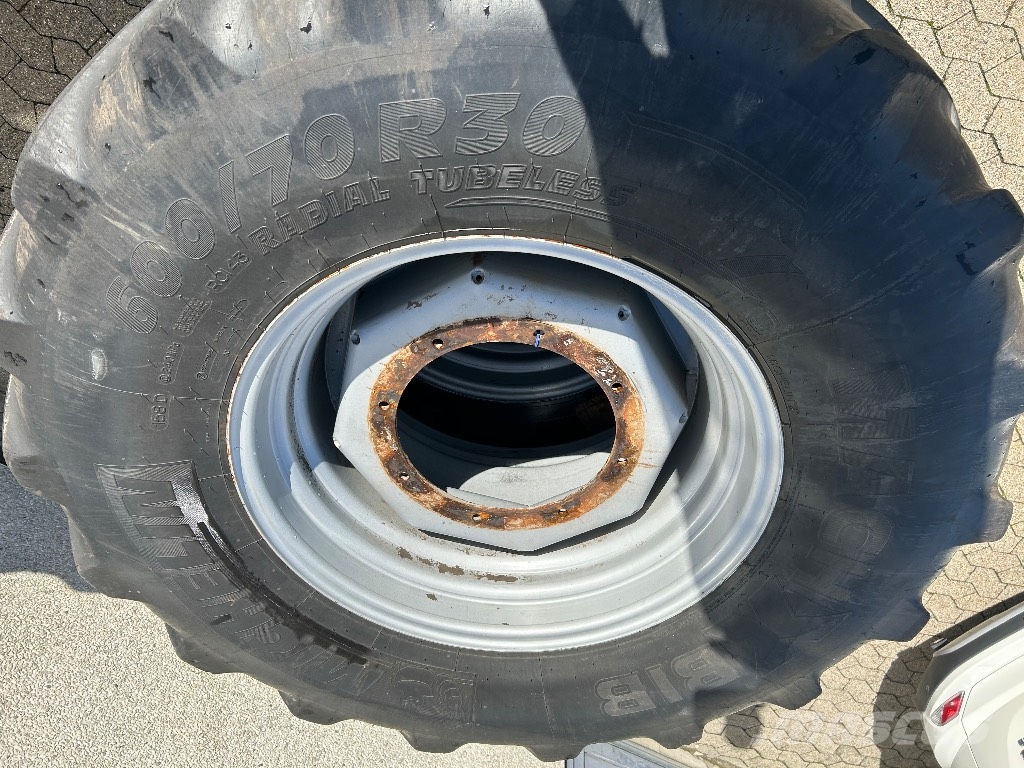 Michelin 710/70-R42 + 600/70-R30 Traktorhjul Reifen