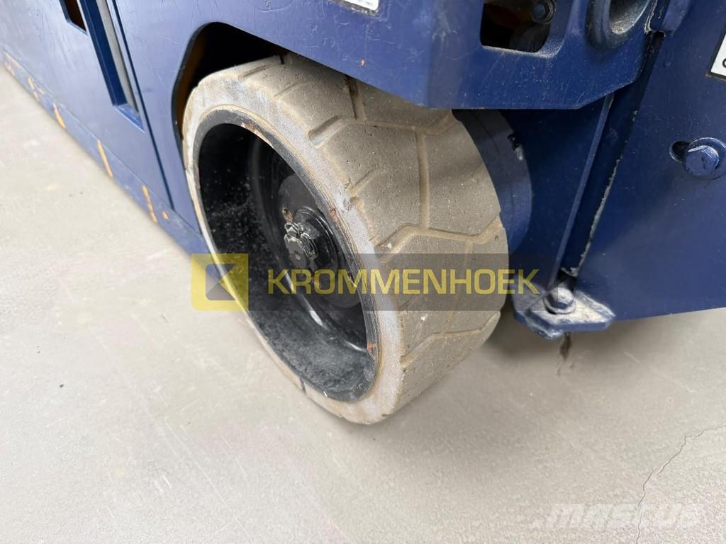 JCB S 1930 E Käärtõstukid