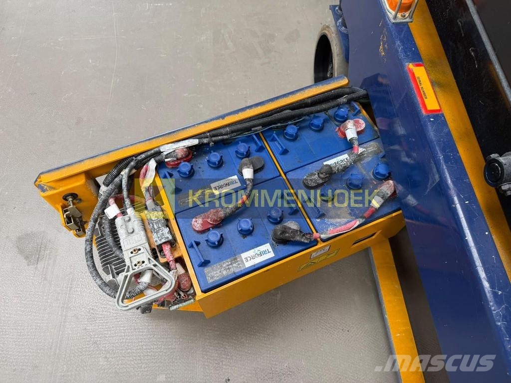 JCB S 1930 E Käärtõstukid