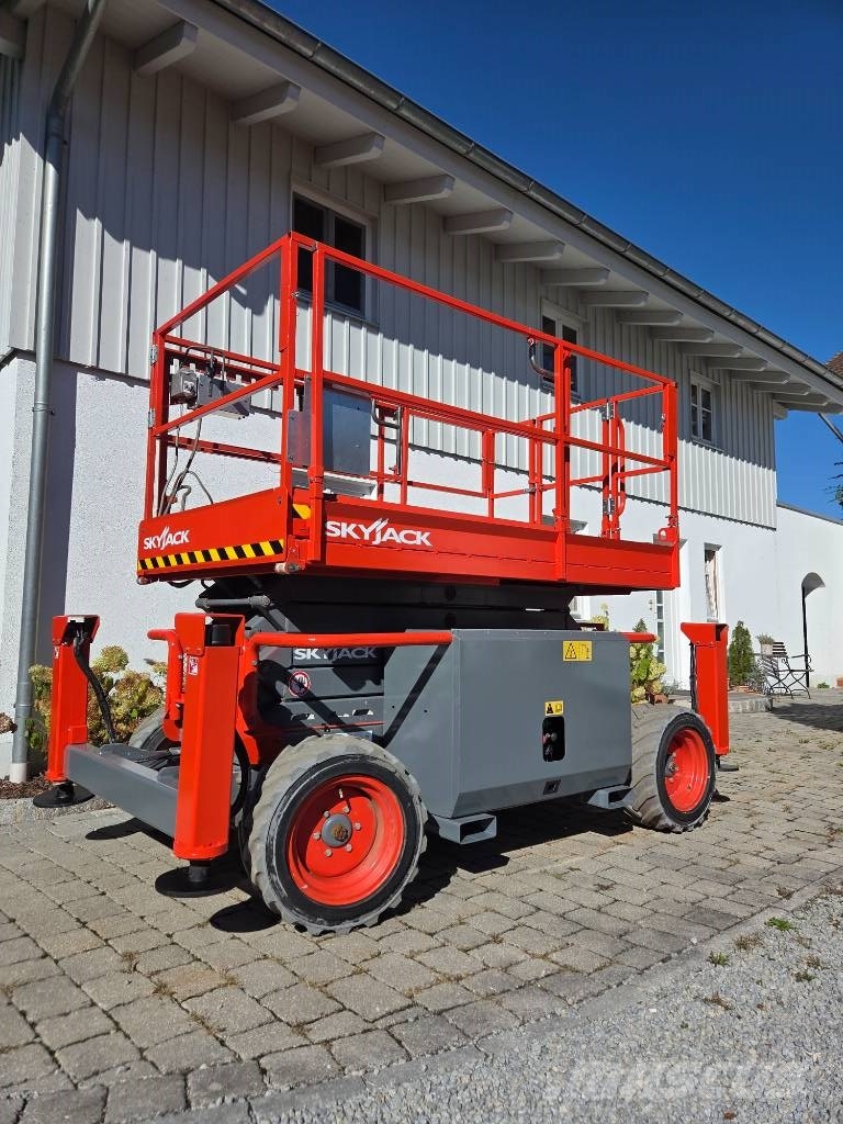 SkyJack SJ 6832 RTE Scheren-Arbeitsbühnen