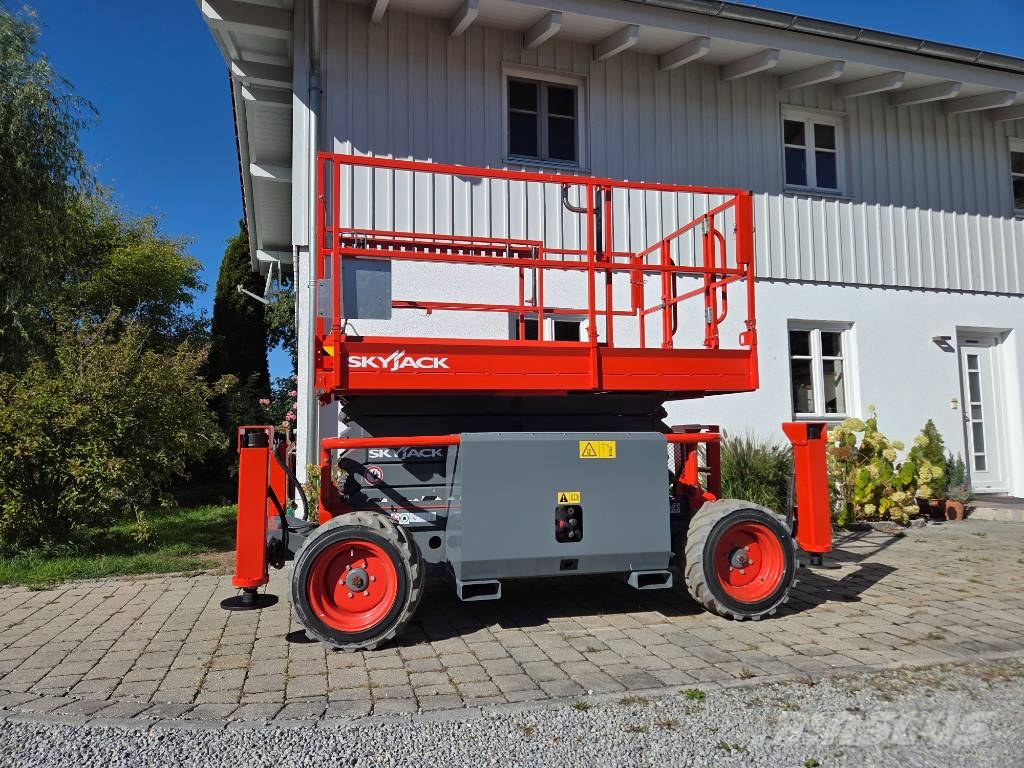 SkyJack SJ 6832 RTE Scheren-Arbeitsbühnen