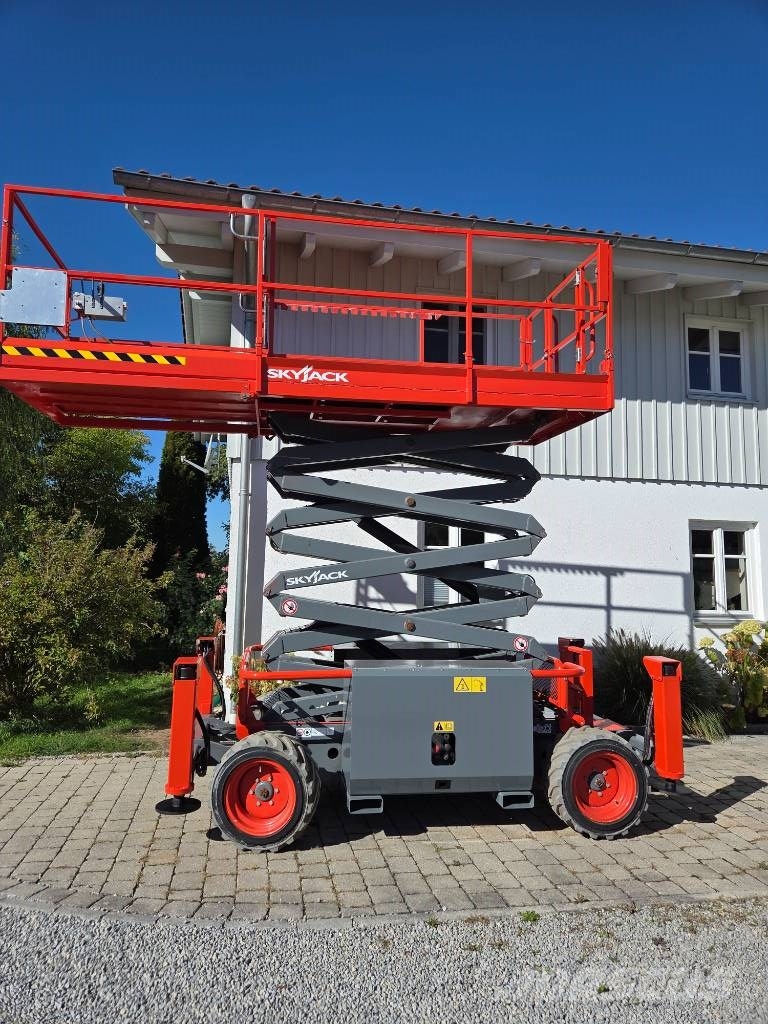 SkyJack SJ 6832 RTE Scheren-Arbeitsbühnen
