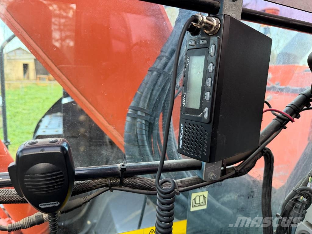 Hitachi ZX 225 US LC-5 B Kāpurķēžu ekskavatori