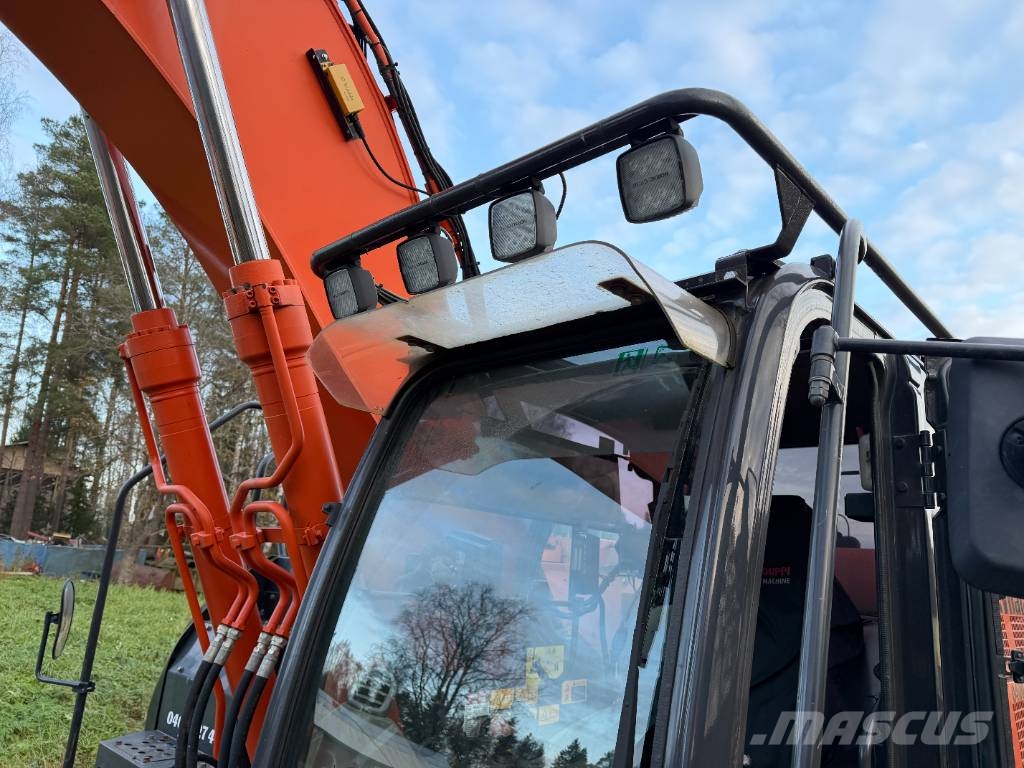 Hitachi ZX 225 US LC-5 B Kāpurķēžu ekskavatori