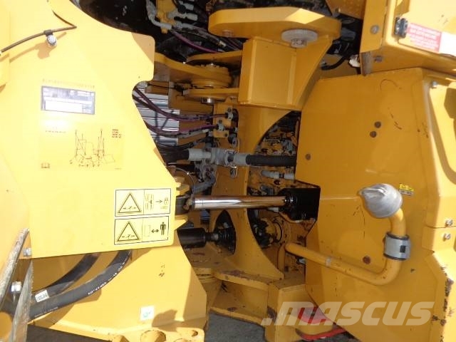 CAT 972MXE Gumikerekes homlokrakodók