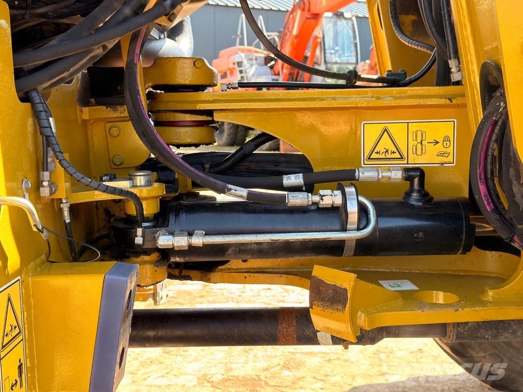 CAT 908M - Quick Coupler / Automatic Greasing / Forks 轮式装载机