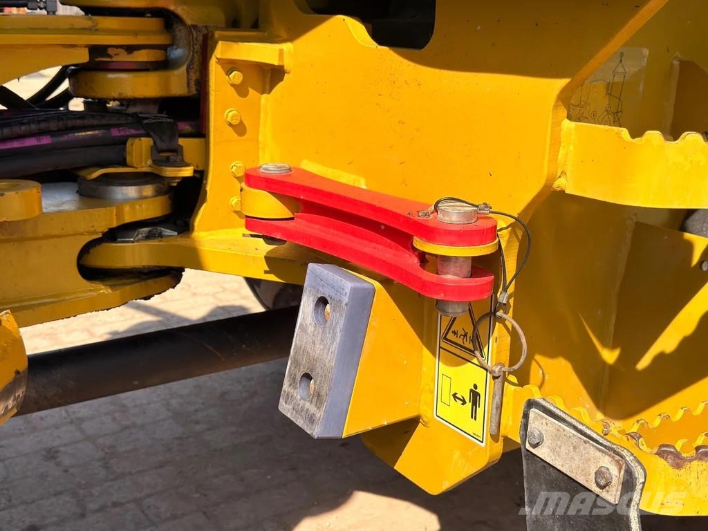 CAT 908M - Quick Coupler / Automatic Greasing / Forks 轮式装载机