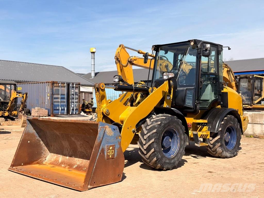 CAT 908M - Quick Coupler / Automatic Greasing / Forks 轮式装载机