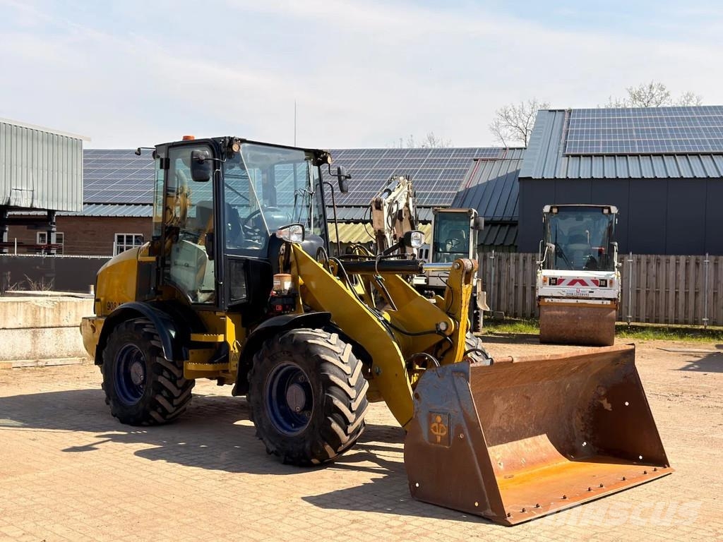 CAT 908M - Quick Coupler / Automatic Greasing / Forks 轮式装载机