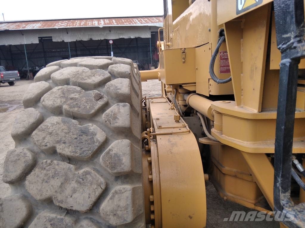 CAT 16 G Niveleuse