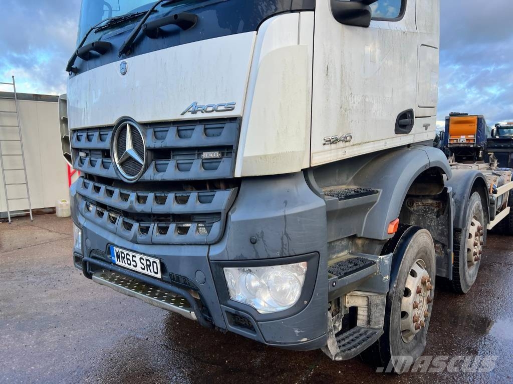 Mercedes-Benz 3240 Chassis Cab trucks