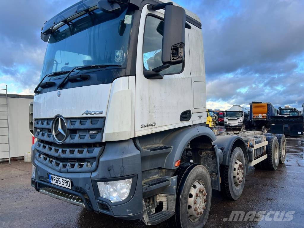 Mercedes-Benz 3240 Chassis Cab trucks