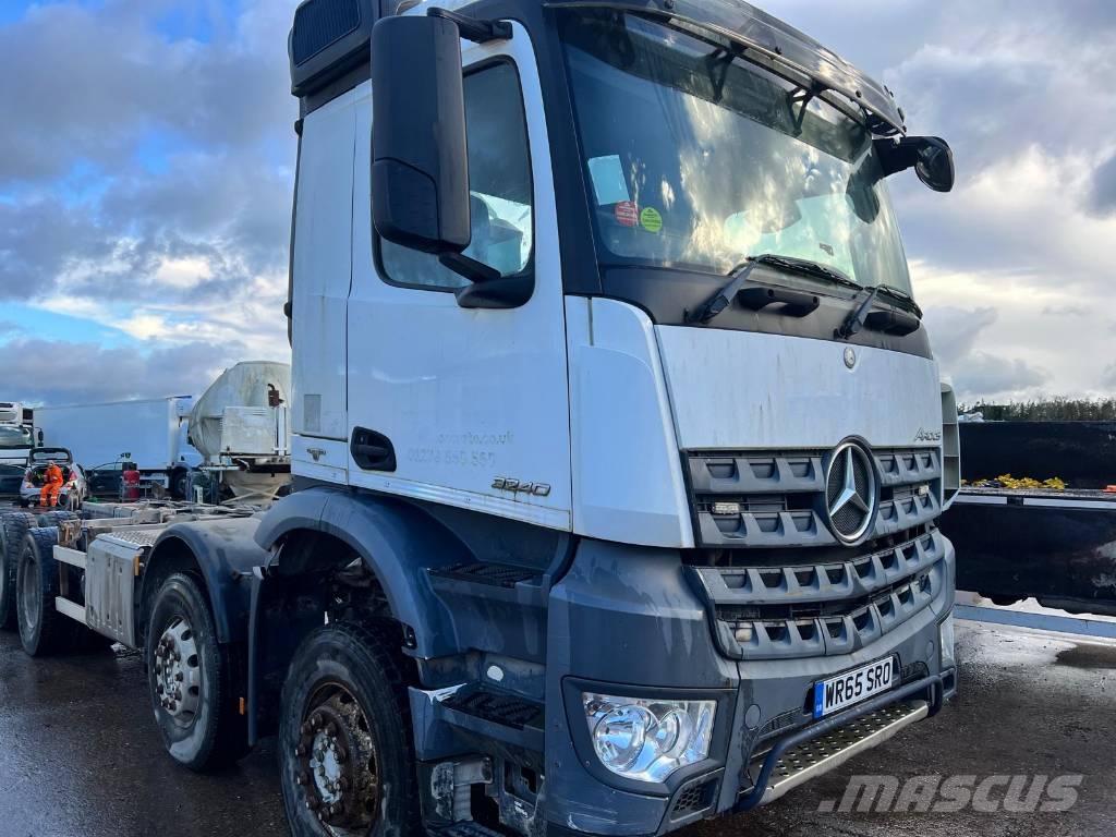 Mercedes-Benz 3240 Chassis Cab trucks