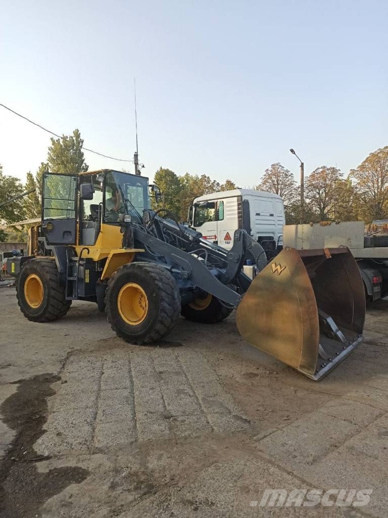 Komatsu WA 250 PT-5 Фронтальні навантажувачі