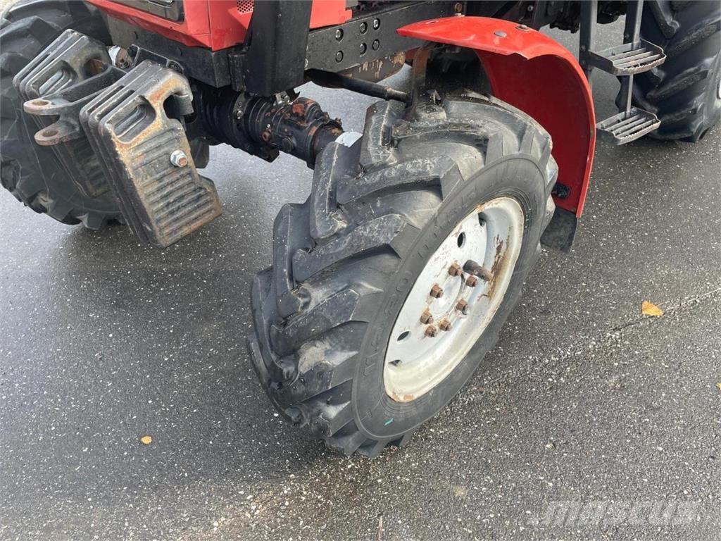 Belarus MTS 820 + FL Traktoren