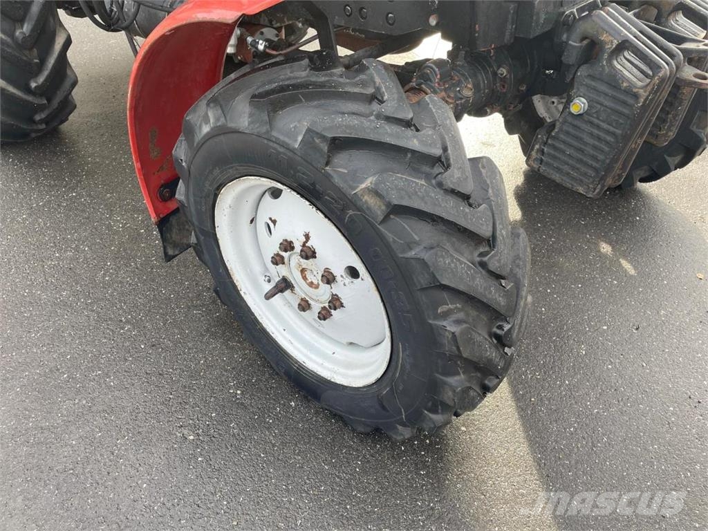 Belarus MTS 820 + FL Traktoren