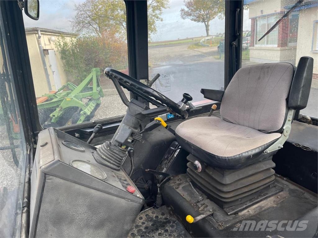 Belarus MTS 820 + FL Traktoren