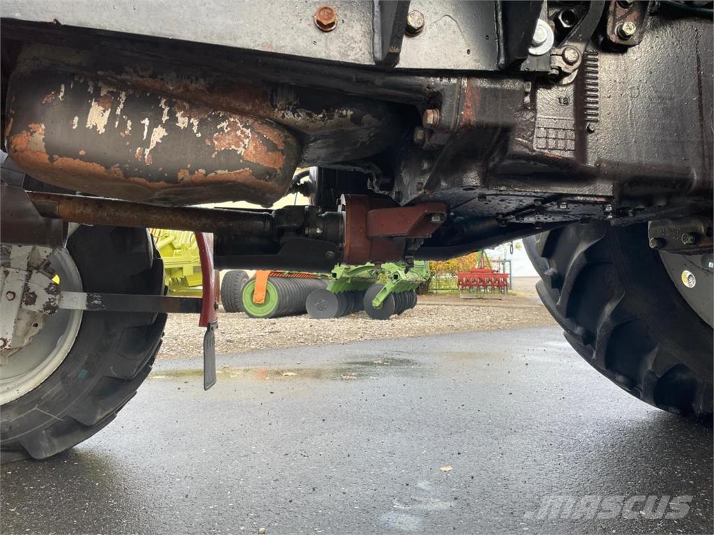 Belarus MTS 820 + FL Traktoren