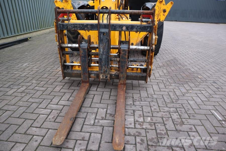 JCB 540-140 HI VIZ Diesel Stage V, 4x4x4 Drive, 13.8m Teleskoplæssere