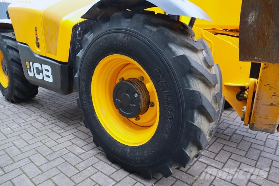 JCB 540-140 HI VIZ Diesel Stage V, 4x4x4 Drive, 13.8m Teleskoplæssere