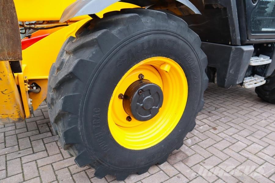 JCB 540-140 HI VIZ Diesel Stage V, 4x4x4 Drive, 13.8m Teleskoplæssere