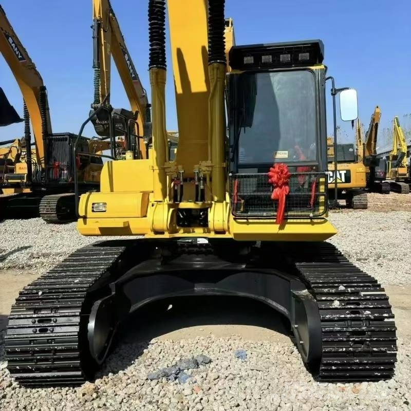 Komatsu 360 Bagri goseničarji